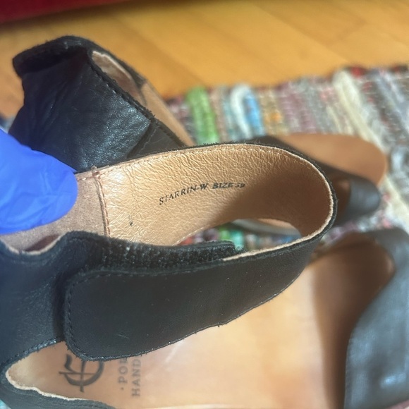 EOS Black and Tan Leather Sandals 39/8.5 - Picture 6 of 16